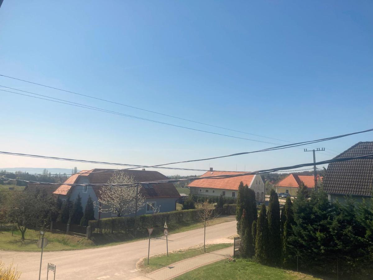 Karadi Apartman Zánka Extérieur photo